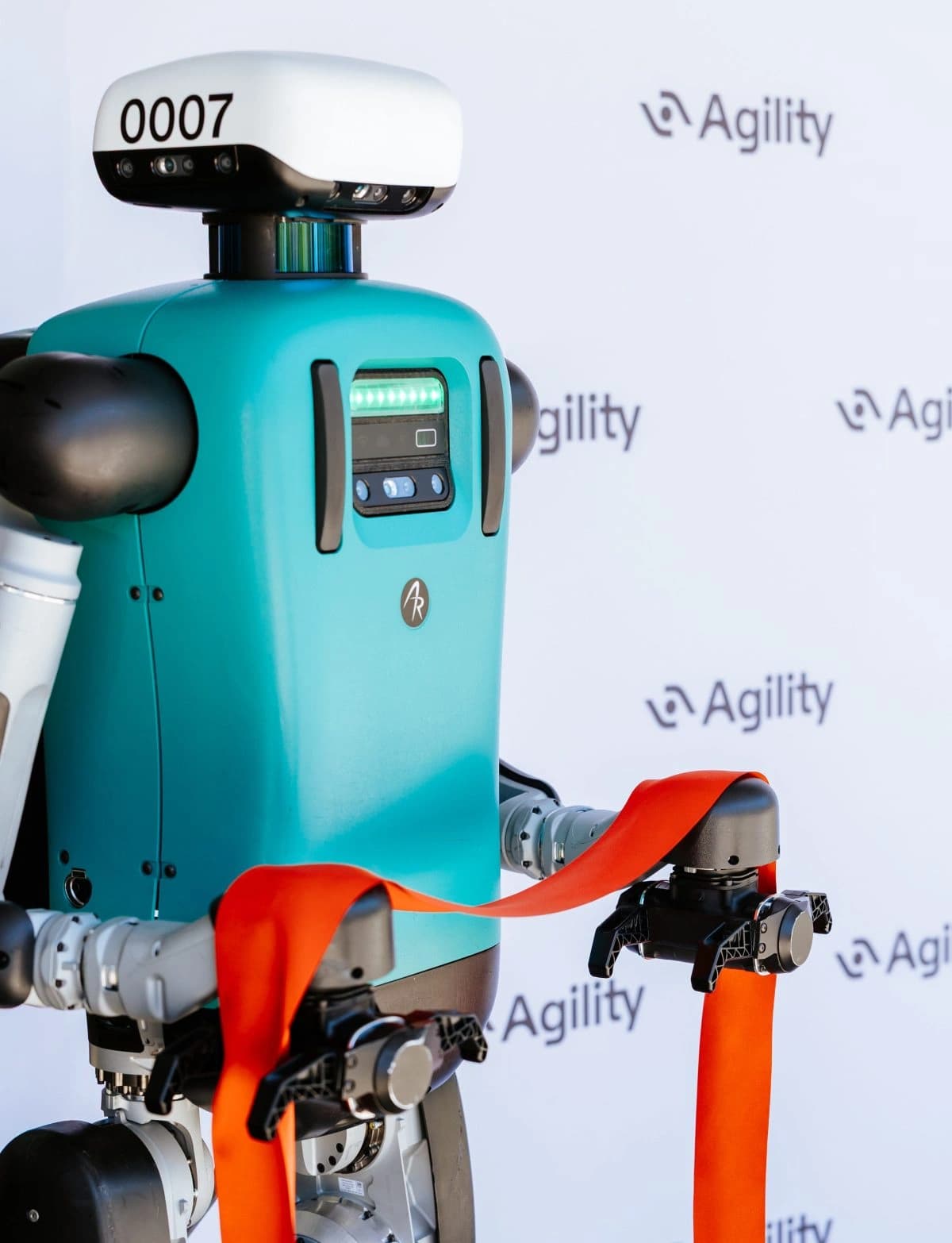 Robo Digit da Agility Robotics operando em instalacao industrial de logistica