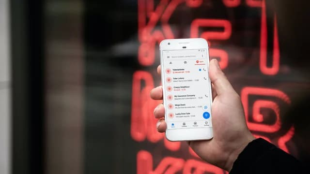 Tela de celular Android com opção de bloquear chamadas de spam