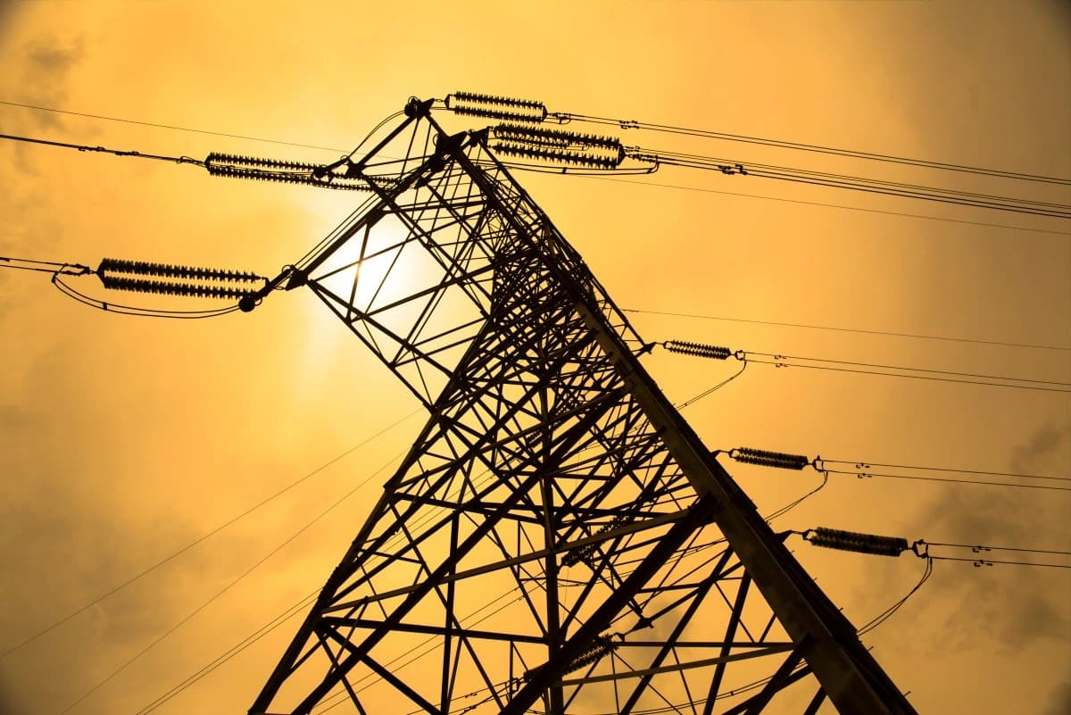 Uma linha de energia caiu e expôs o maior problema dos data centers de IA