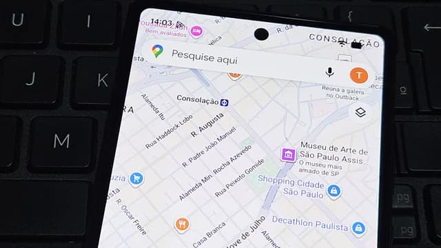 Interface do Google Maps com assistente Gemini de IA para planejamento de viagens personalizado