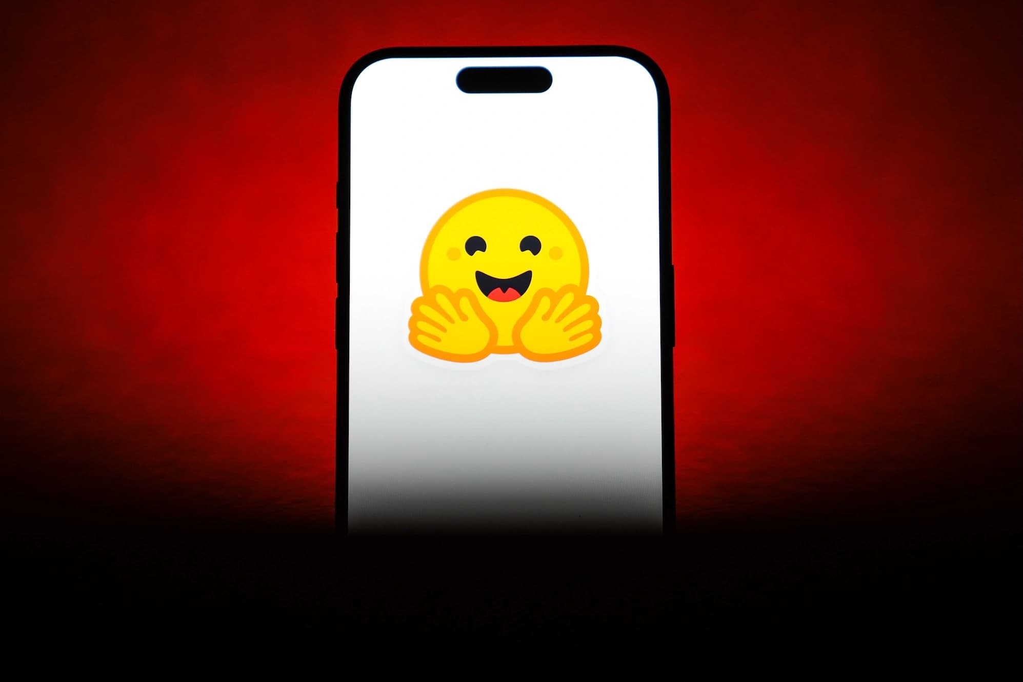 Logotipo do Hugging Face em destaque