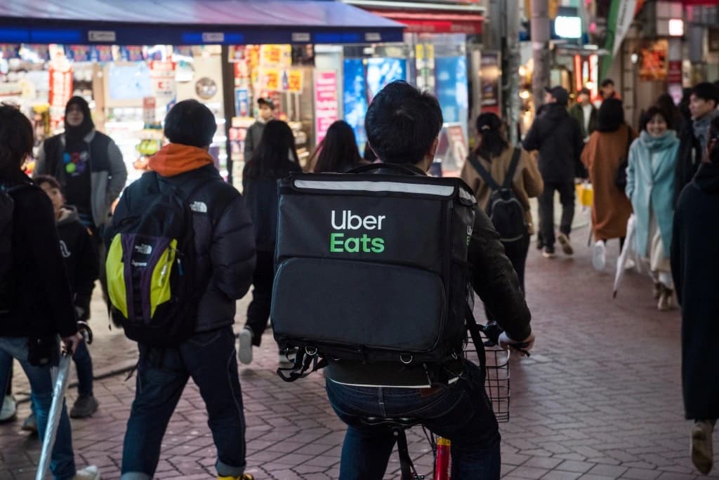 Uber anuncia aquisição da Delivery Hero por US$ 14,8 bilhões e quase dobra presença global