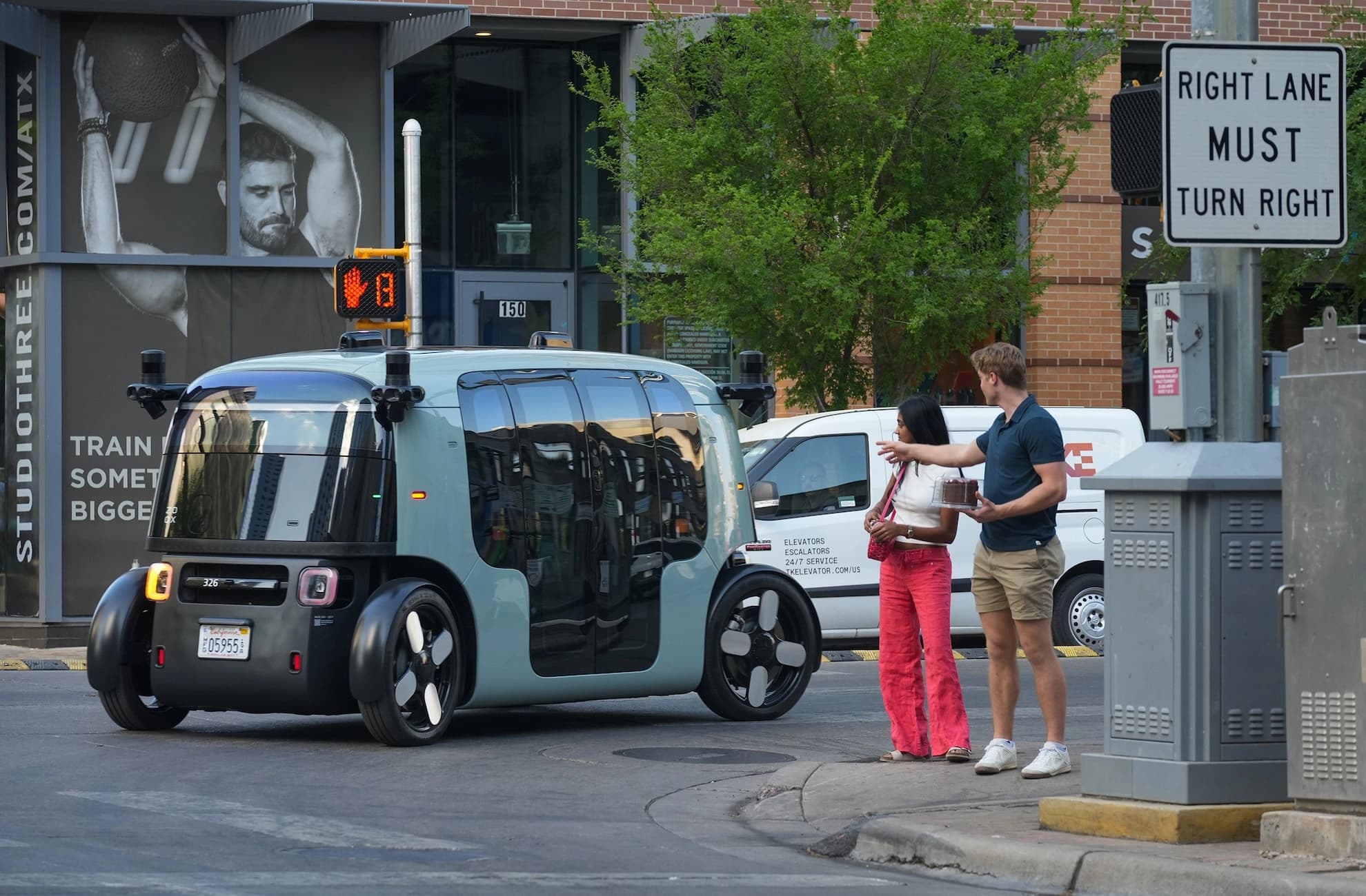 Robotaxi da Zoox nas ruas de Austin, Texas