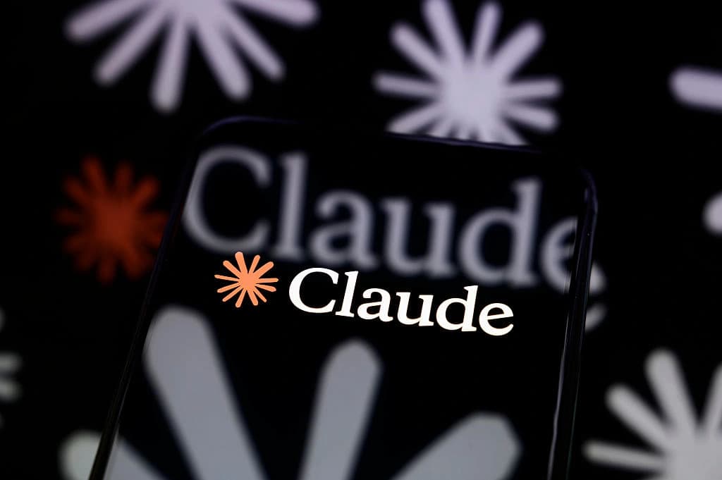 Interface do Claude Code em terminal com codigo em execucao automatica